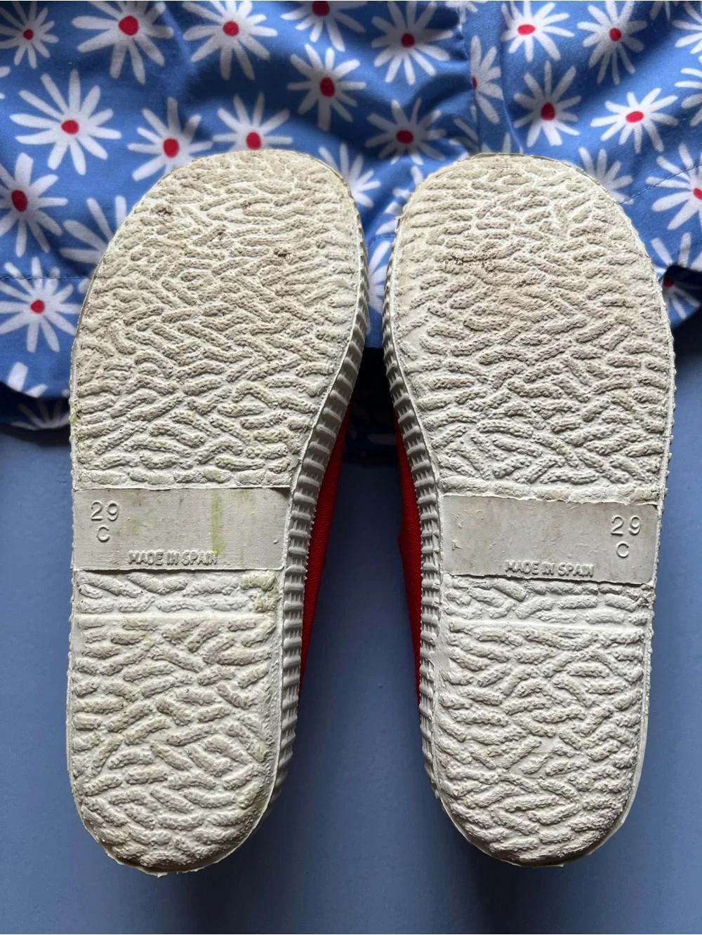 Red Cientas Size 29 fit a 5 or 6 year old in my opinion